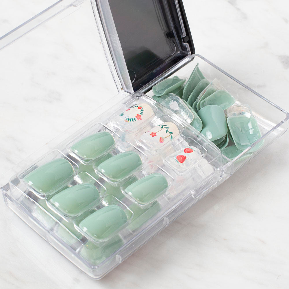 Arty Takma Tırnak Seti \ Karışık Çilek Desenli