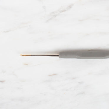 Yabalı Altın Uçlu Elastik Saplı Gri Dantel Tığ No. 18 0.70mm