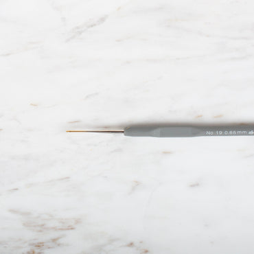 Yabalı Altın Uçlu Elastik Saplı Gri Dantel Tığ No. 19 0.65mm