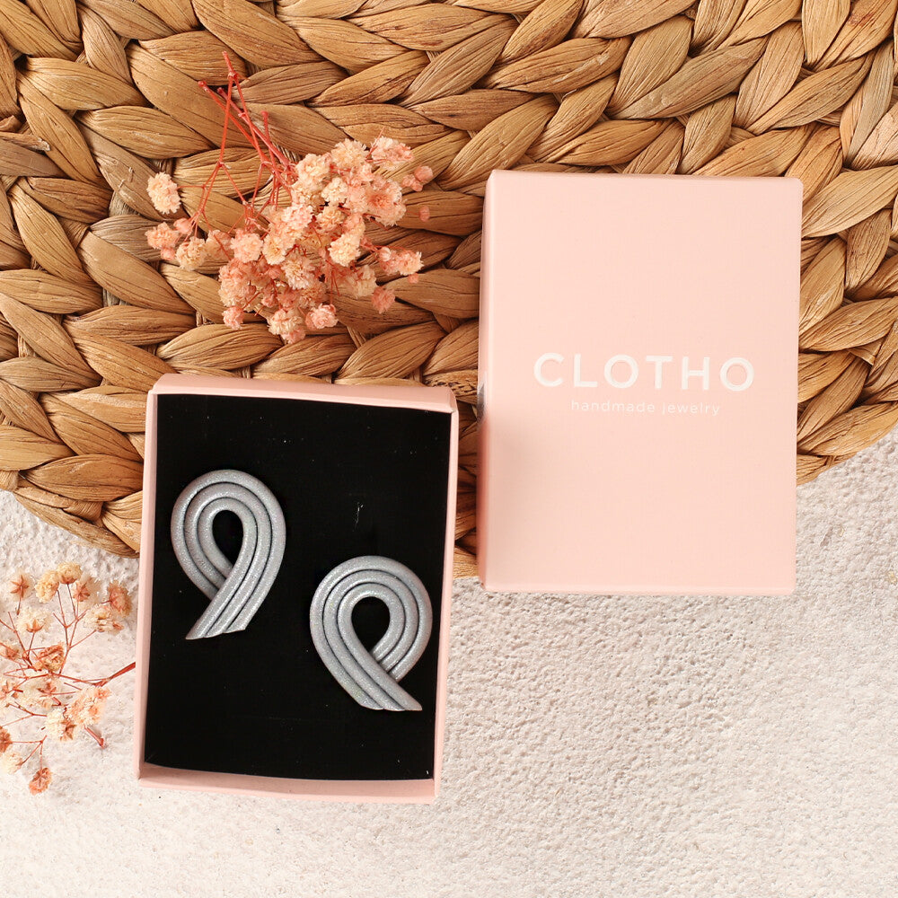 Clotho El Yapımı Oval Gri Küpe