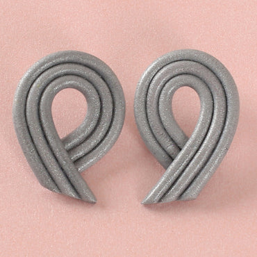 Clotho El Yapımı Oval Gri Küpe