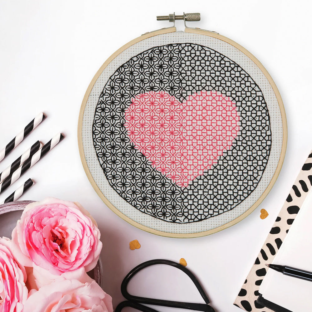 Anchor Modern Blackwork Kit ­ Heart - ABW0007