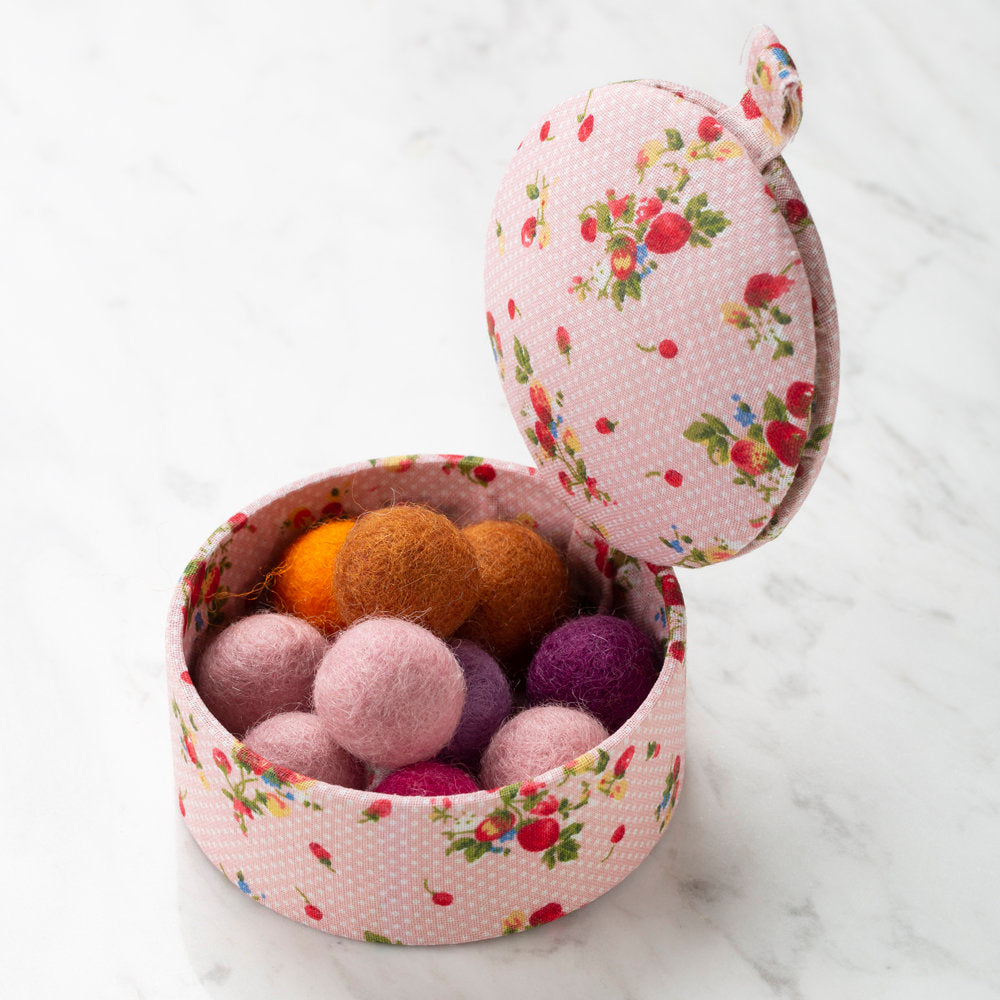 Kartopu Çiçek Desenli Kutu İğnedenlik